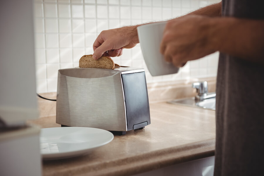 The Dangers of Putting a Knife in a Toaster [Explained] The Thin Kitchen