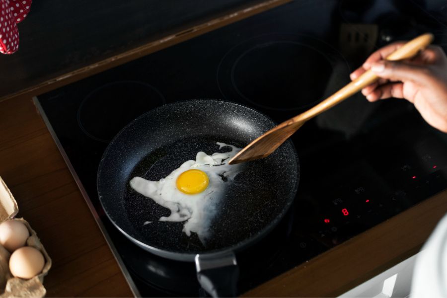 Eggs Sticking to Non-Stick Pan - Why and What Should I Do