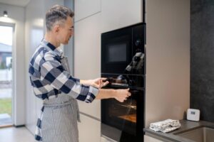 Top Oven Elements Works Fine, But Bottom Element Doesn’t- Causes and Solutions